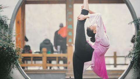 国产八人组合舞蹈视频,国产八人组合演绎视听盛宴